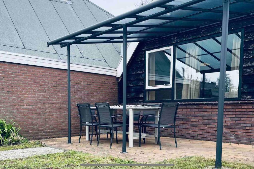 Leuke Bungalow In Noord-Holland Opmeer Екстериор снимка