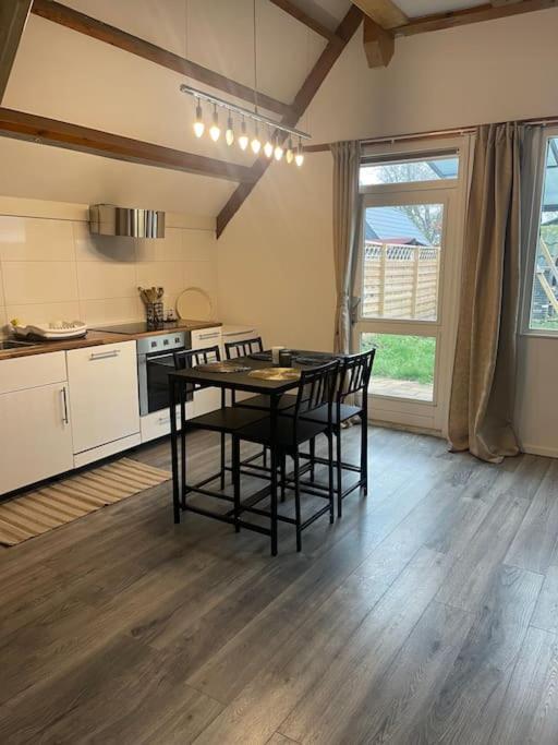 Leuke Bungalow In Noord-Holland Opmeer Екстериор снимка